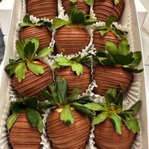 Gourmet milk chocolate drizzle berries 1 dozen